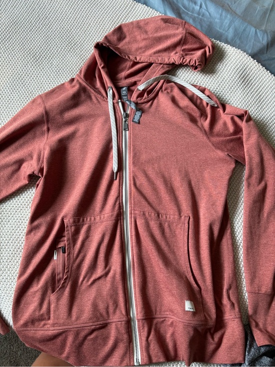 Vuori Tops - Vuori women’s Zip Hoodie